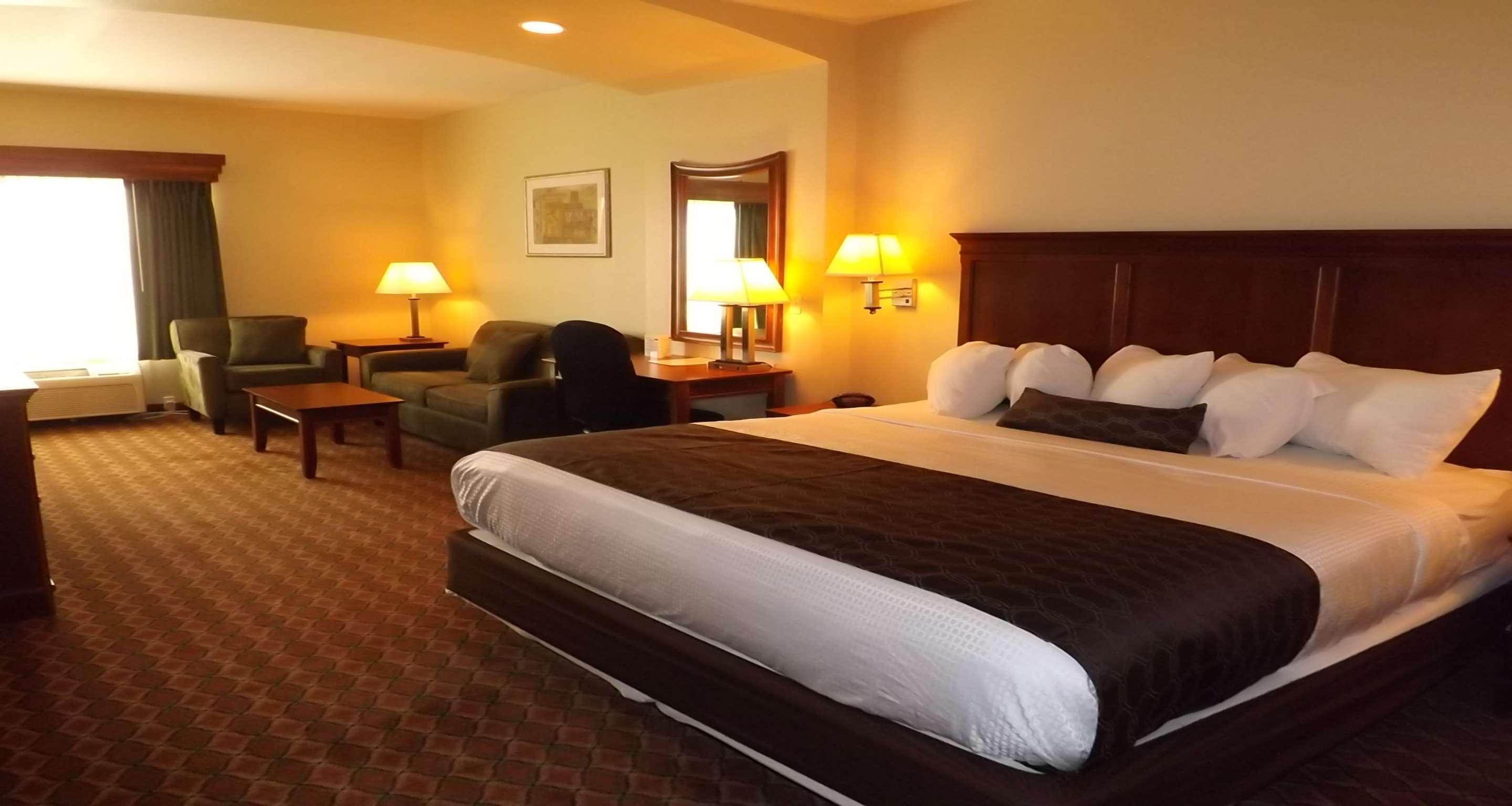 Best Western Plus Midamerica Hotel Mascoutah エクステリア 写真